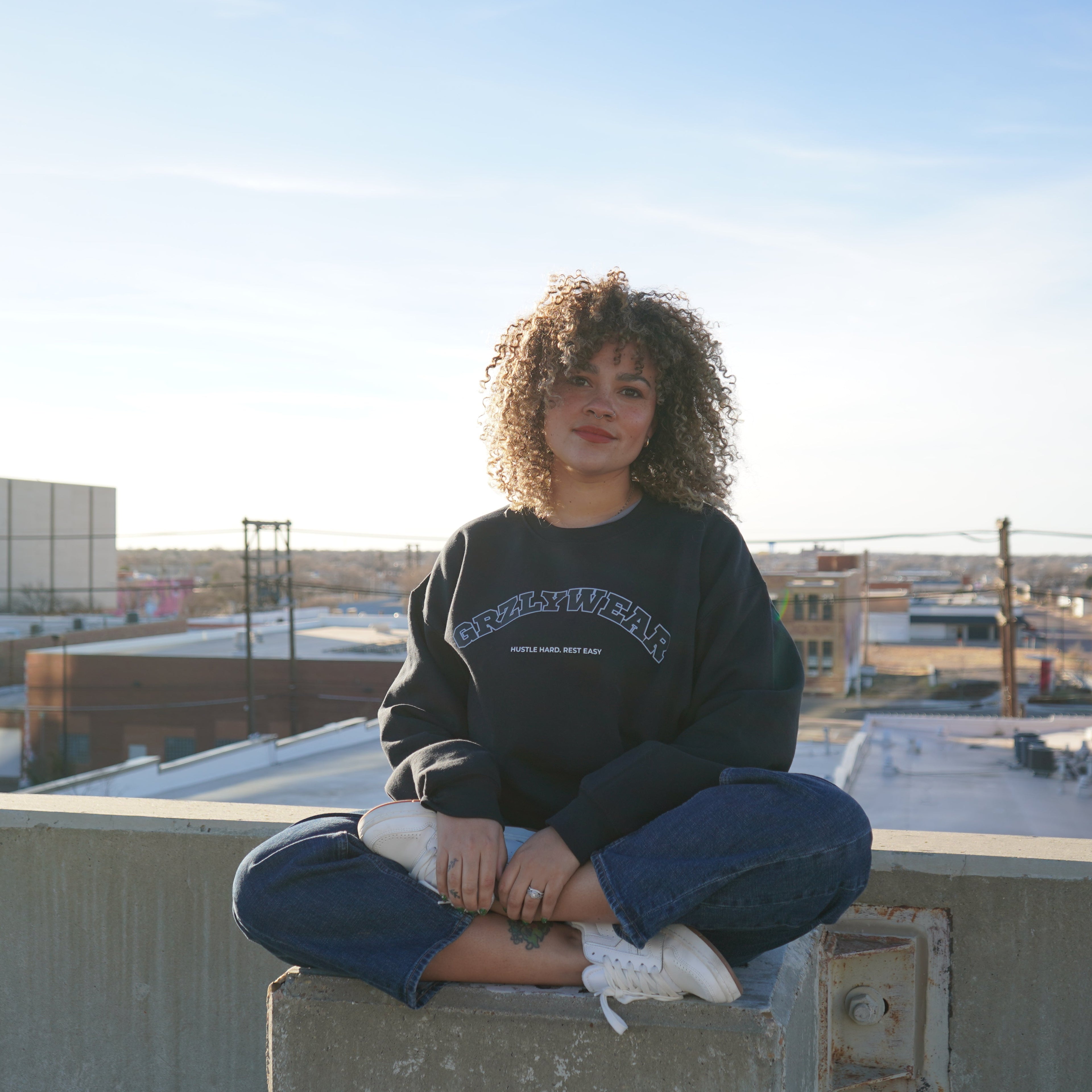 GRZLYWEAR ARCH CREWNECK IN BLACK